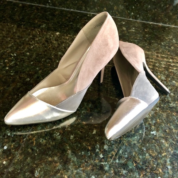 NIB Gray Silver Heels, 10 - Picture 4 of 8
